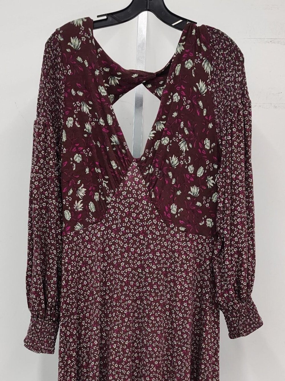 Free People BOHO floral maxi dress size L long sleeves and an open back design